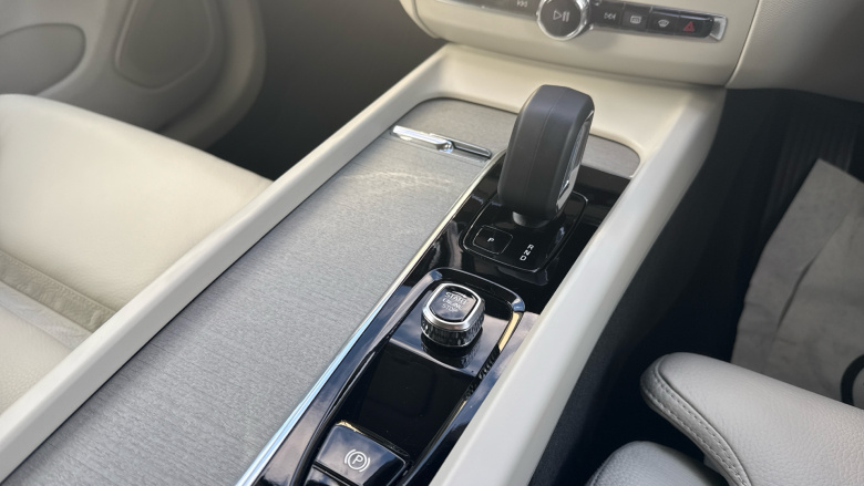 Volvo XC60 2.0 B5P Plus Dark 5dr AWD Geartronic Petrol Estate